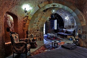 Cave Suite Oda | Premium bedding, minibar, desk, soundproofing - Sofa Hotel (Avanos)