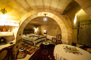 Cave Suite Oda | Premium bedding, minibar, desk, soundproofing - Sofa Hotel (Avanos)