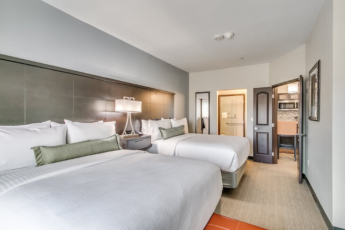 suite, 2 bedrooms, kitchen | 1 bedroom, desk, iron/ironing board, free cots/infant beds