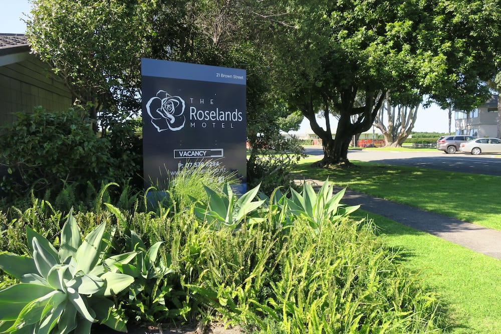 Roselands Motel
