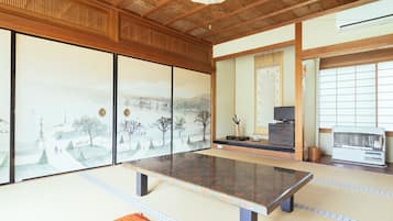 In-room safe, free WiFi, bed sheets