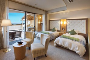 [Ocean View Open-air hot spring bath]Premium Japanese-Western-Style Room(Non-smoking) | Desk, bed sheets - Izumigo Hotel Altia Toba (Toba)