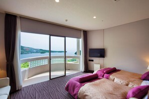 Ocean View Deluxe Twin Room(Non-smoking) | Desk, bed sheets - Izumigo Hotel Altia Toba (Toba)