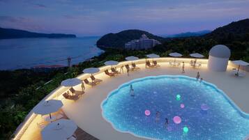 Seasonal outdoor pool