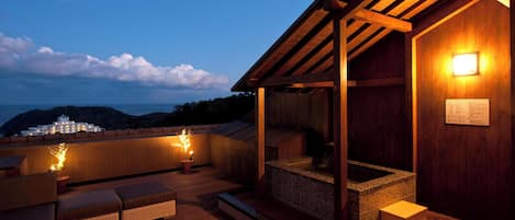 Kamar Premium, Bebas Asap Rokok, pemandangan samudra (with Open-air Bath) | Kamar mandi | Kombinasi shower/bathtub, bathtub besar, dan perlengkapan mandi gratis