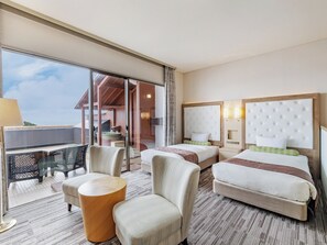 Chambre Supérieure, non-fumeurs, vue océan (with Open-air Bath) | Bureau, draps fournis