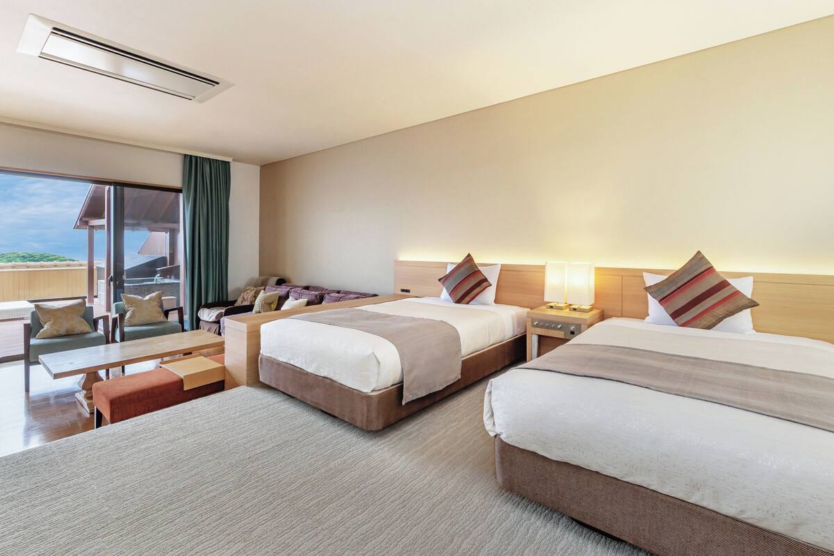 Chambre Premium, non-fumeurs, vue océan (with Open-air Bath) | Bureau, draps fournis