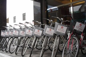 Bicycling - Camelot Inn (Hualien City)