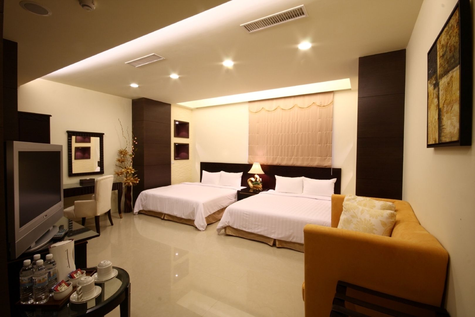 family room | down duvets, desk, blackout curtains, free cots/infant beds