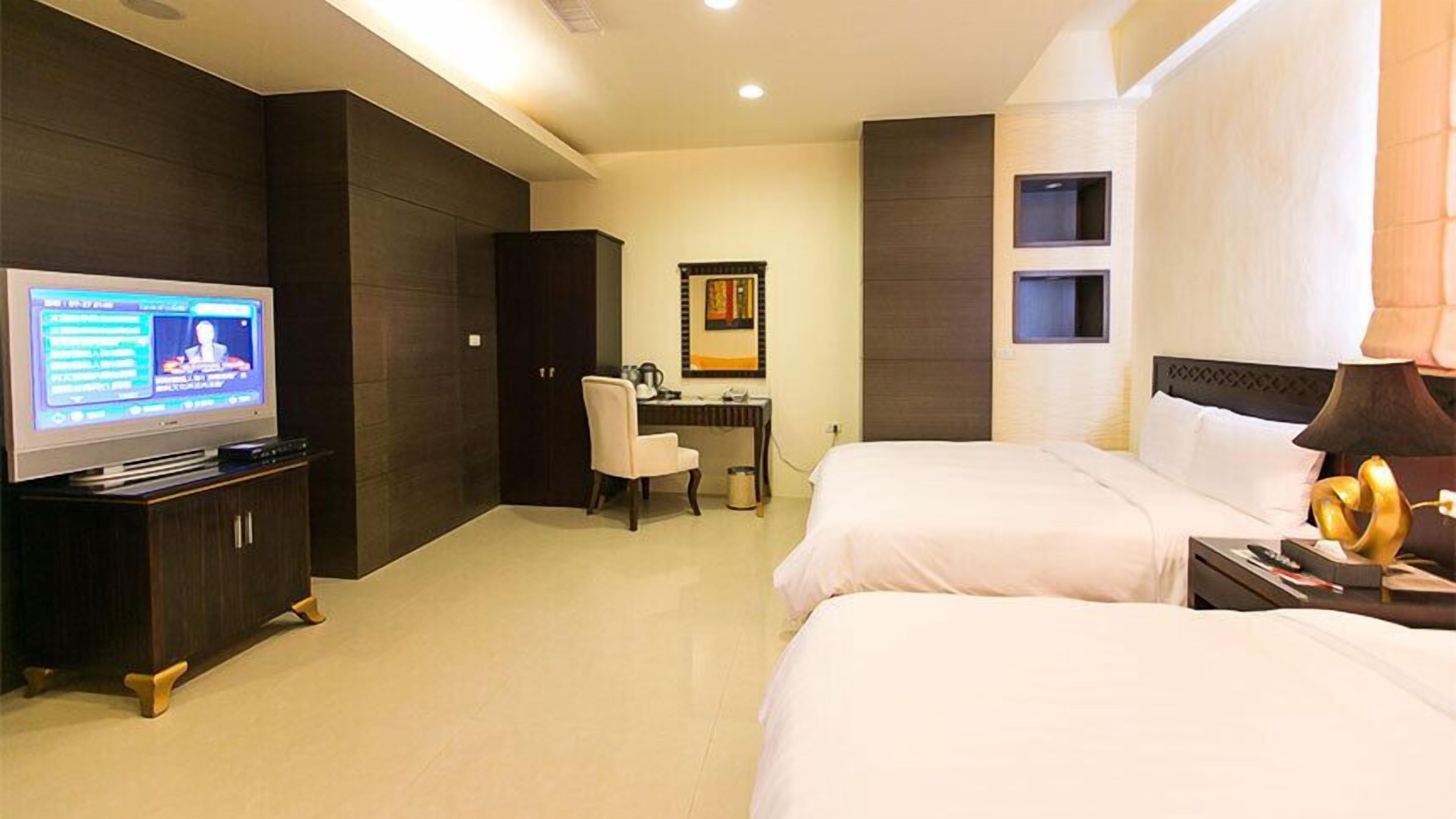 family room | down duvets, desk, blackout curtains, free cots/infant beds