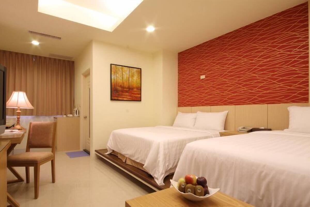 Landis Triple Room