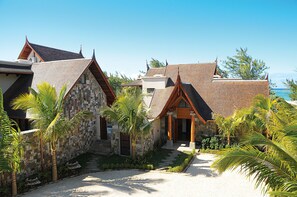 Front of property - Sankhara Beachfront Villas (Poste Lafayette)