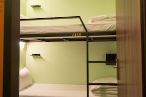 Zweibettzimmer, Gemeinschaftsbad (Adult Only) | Schallisolierte Zimmer, kostenloses WLAN, Bettwäsche