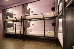 Slaapzaal, gemengde slaapzaal, gedeelde badkamer (6 Bunk Beds) | Geluiddichte muren, gratis wifi, beddengoed