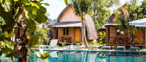 Outdoor pool, pool loungers