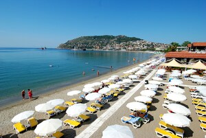 Playa privada, sillas reclinables de playa, sombrillas, toallas de playa