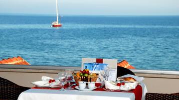 2 restaurants, breakfast, lunch, dinner served; Chinese cuisine