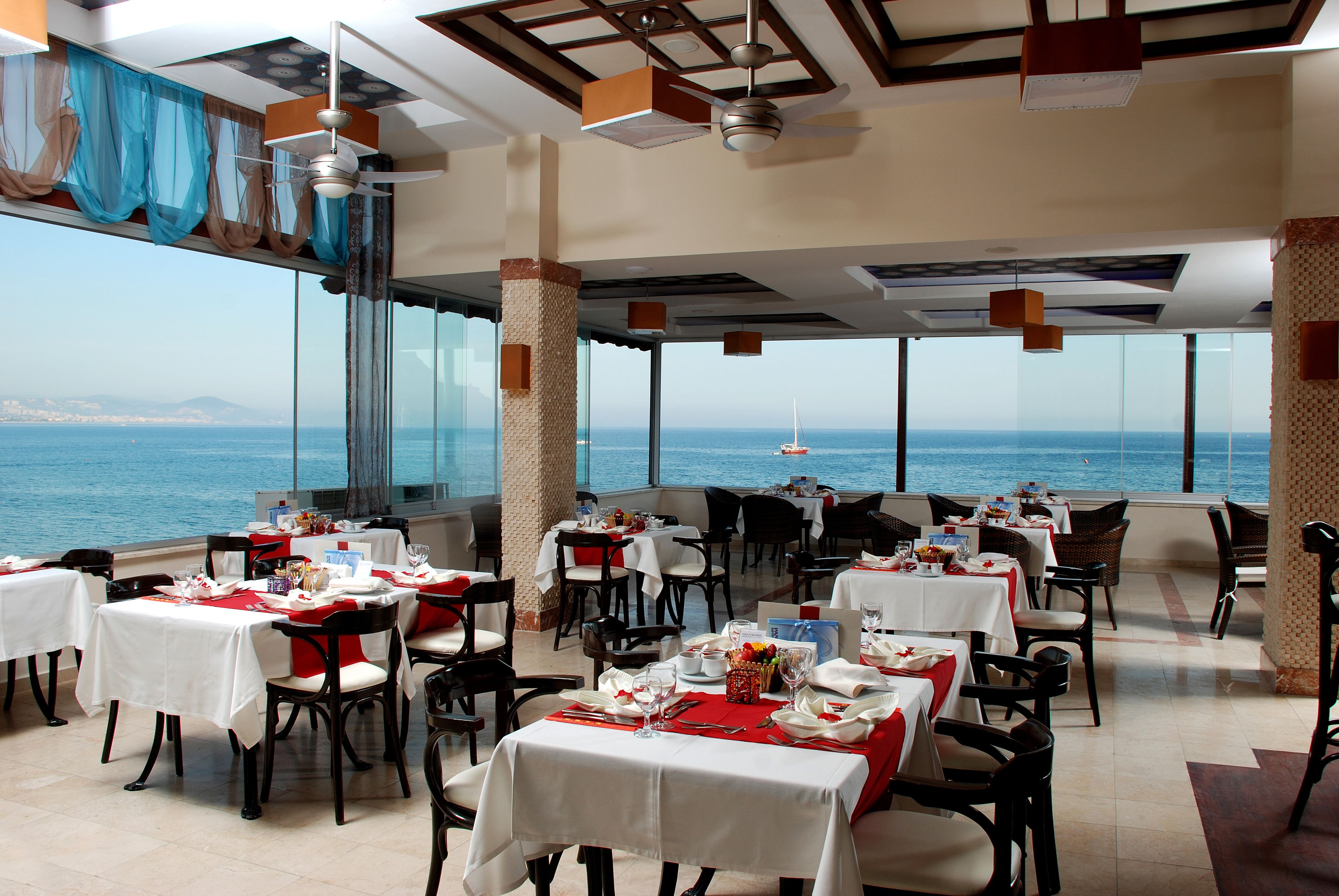 2 restaurants, breakfast, lunch, dinner served; Chinese cuisine