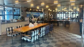 Coffee shop