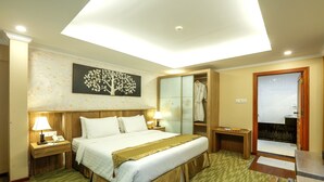 Minibar, in-room safe, desk, blackout curtains - Royal Taunggyi Hotel (Taunggyi)