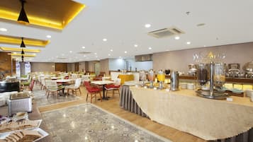 Daily buffet breakfast for a fee