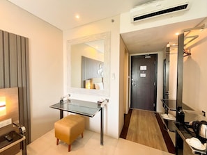Suite familiar (Sauna & Jacuzzi) | 1 dormitori, caixa forta a l'habitació, escriptori i cortines opaques
