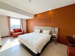 In-room safe, desk, blackout drapes, free WiFi - Verse Hotel Cirebon (West Cirebon)