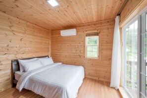 Family Duplex, 3 Bedrooms (38 PY) | Blackout drapes, free WiFi - Sumang Pension (Seogwipo)