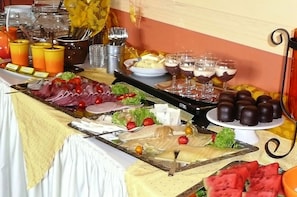 Petit déjeuner buffet compris