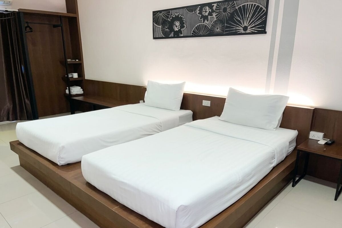 Quarto standard | Escrivaninha, cortinas blackout, ferros/tábuas de passar roupa