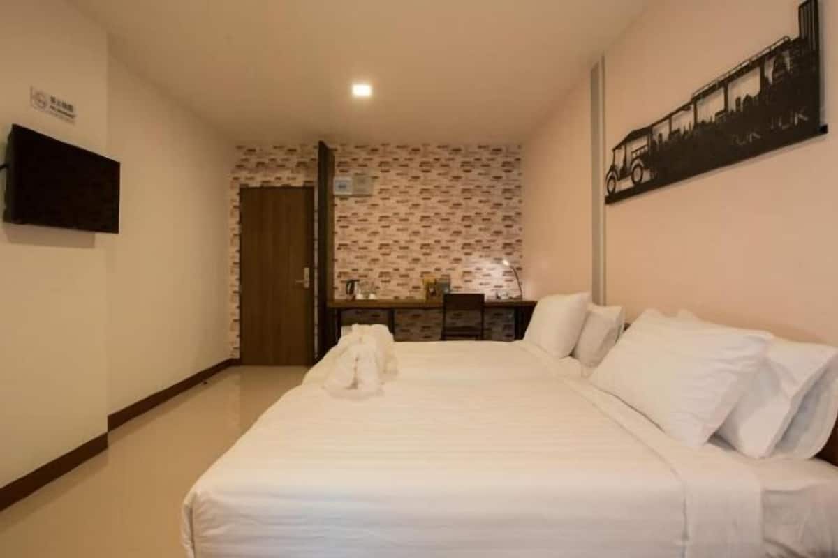 Minibar, in-room safe, desk, blackout drapes