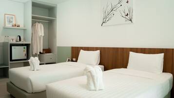 Minibar, in-room safe, desk, blackout curtains