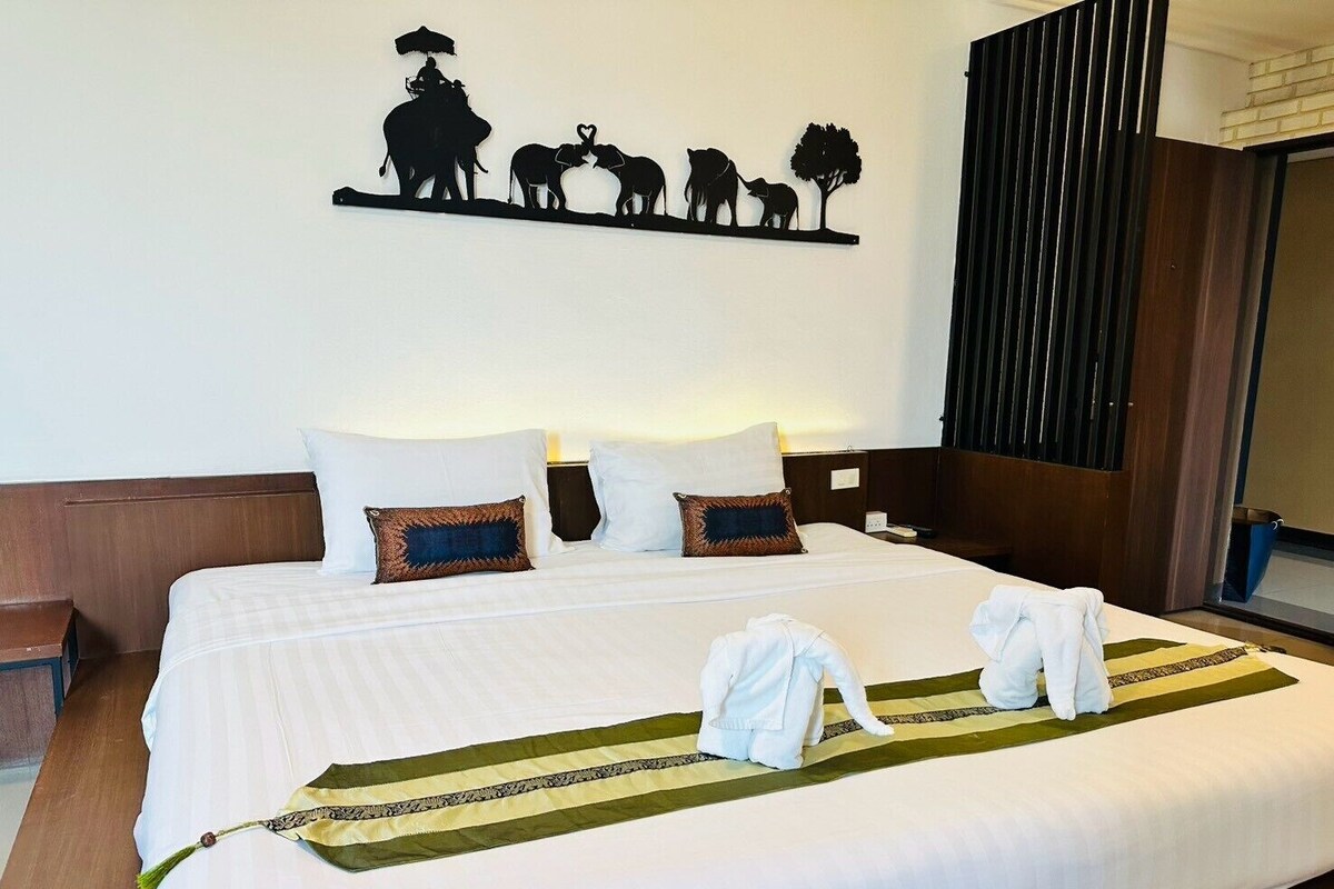 Superior Double or Twin Room | Desk, blackout drapes, iron/ironing board (on request), WiFi (free)