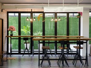 Cafe - iChapter Hotel Suvarnabhumi (Bang Phli)