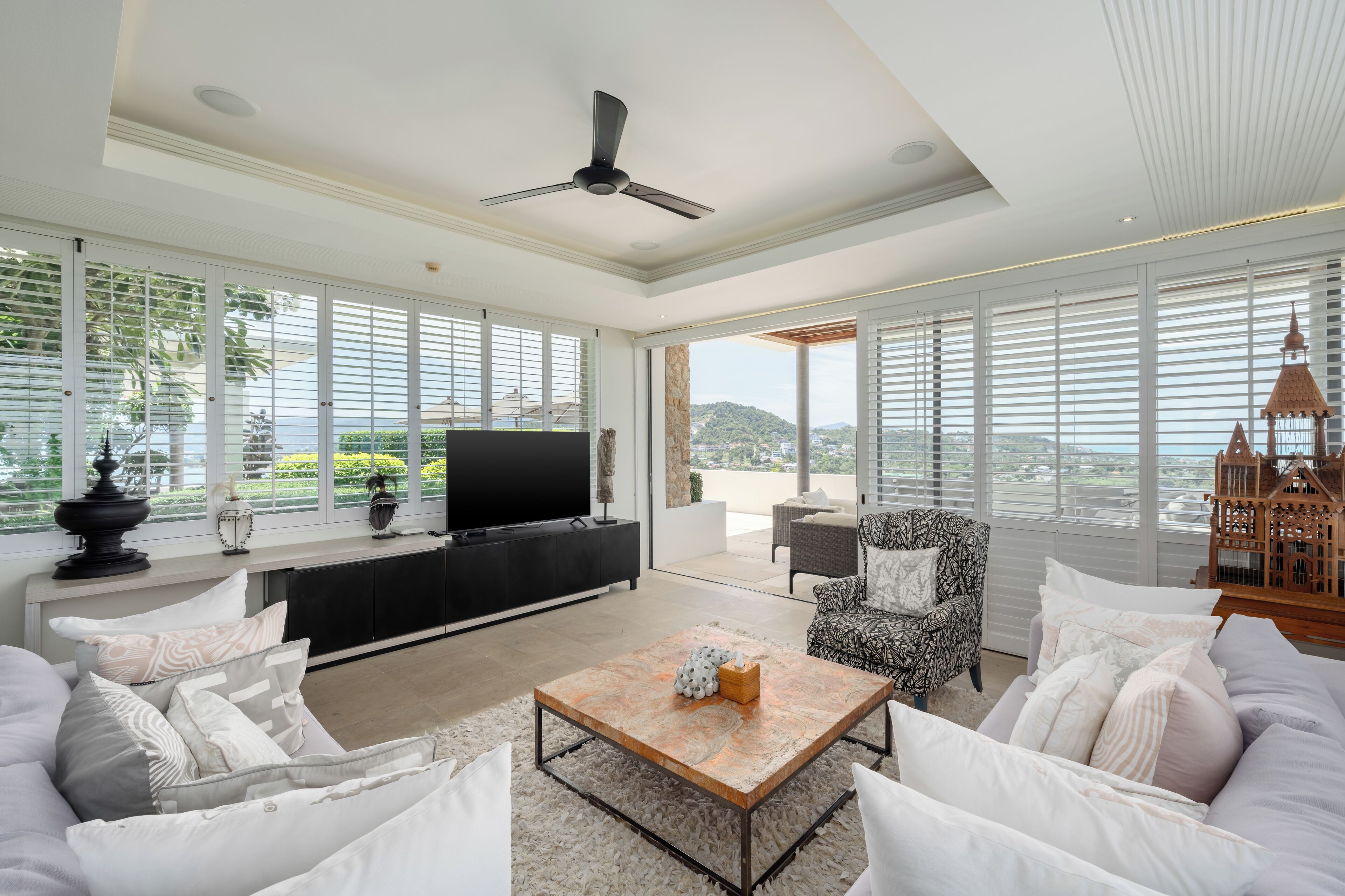 6 Bedroom Villa Plus | Oppholdsrom | En 50-tommers Flatskjerm-TV med kabel-kanaler samt TV og Netflix