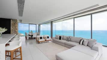 5 Bedroom Villa Plus | Area keluarga | Televisi layar datar 50-inci dengan saluran TV kabel, TV, dan Netflix