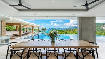 8 Bedroom Villa Plus | In-room dining