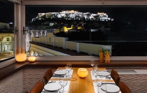 Breakfast, lunch and dinner served