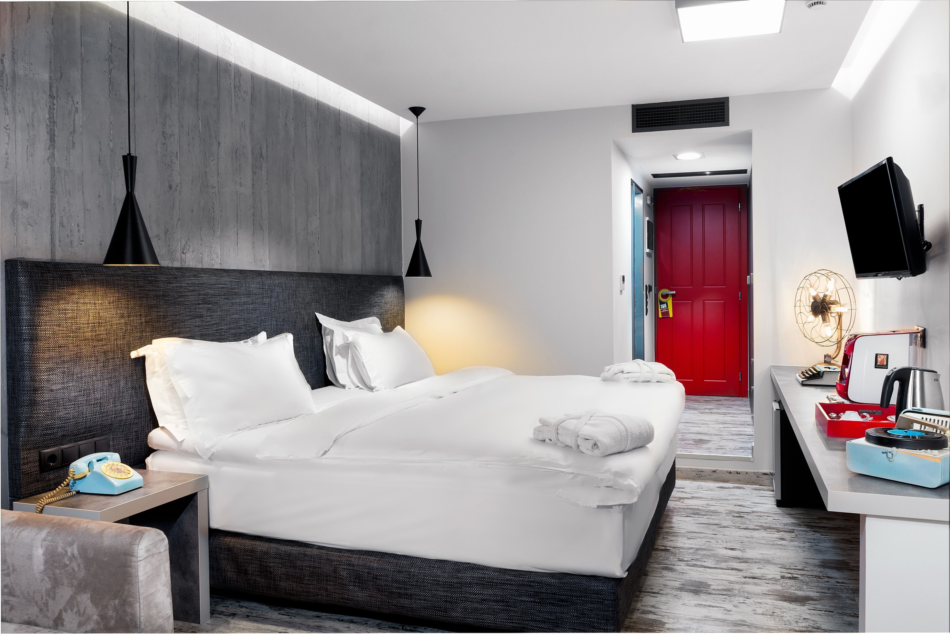 Minibar, Zimmersafe, Schreibtisch, schallisolierte Zimmer