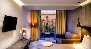 Junior Suite, Patio | Minibar, in-room safe, desk, soundproofing