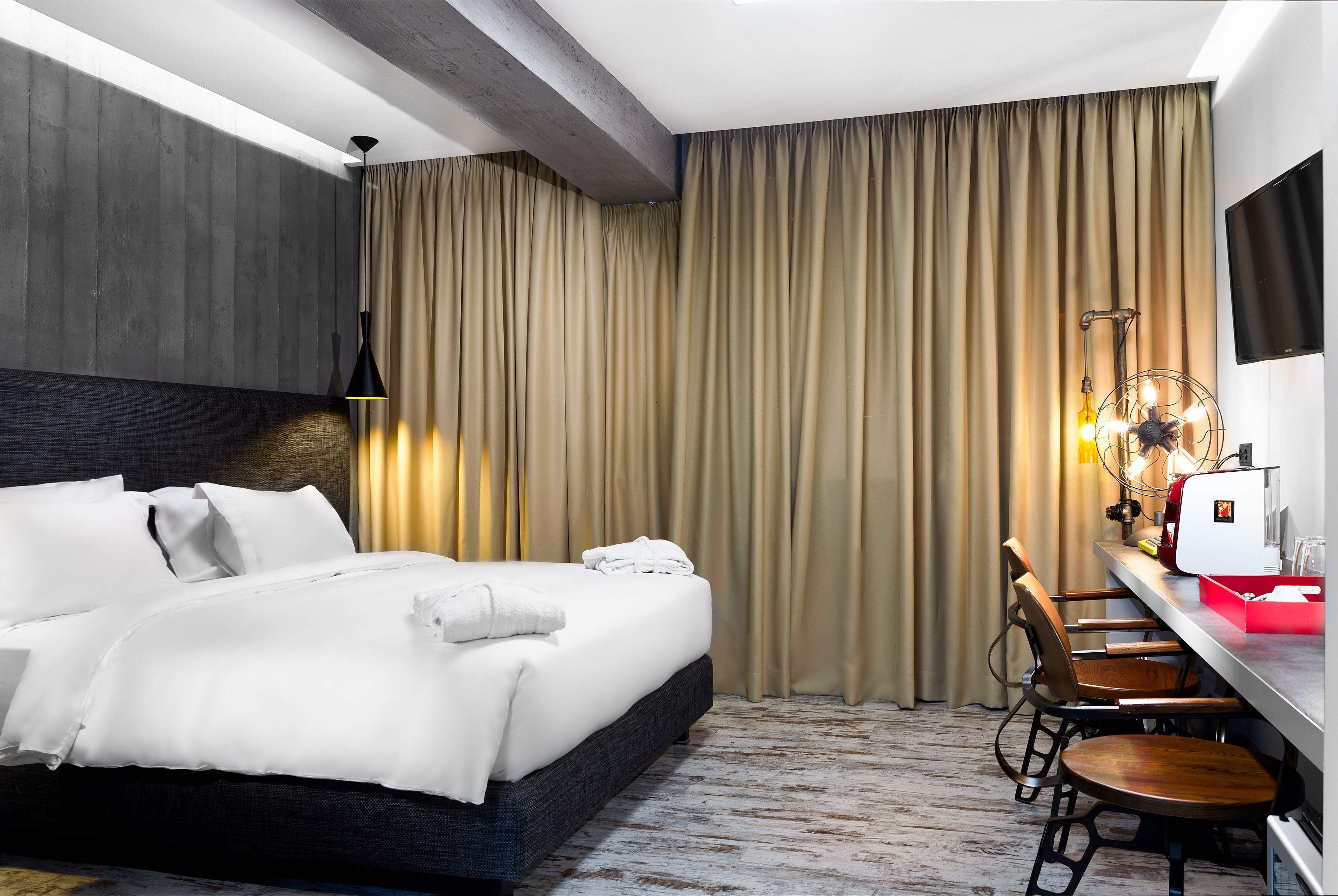 Minibar, Zimmersafe, Schreibtisch, schallisolierte Zimmer