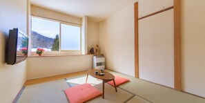 Economy Room, Smoking, Shared Bathroom