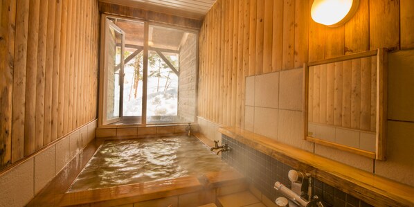 Bồn tắm spa trong nhà