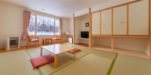 Desk, laptop workspace, iron/ironing board, free WiFi