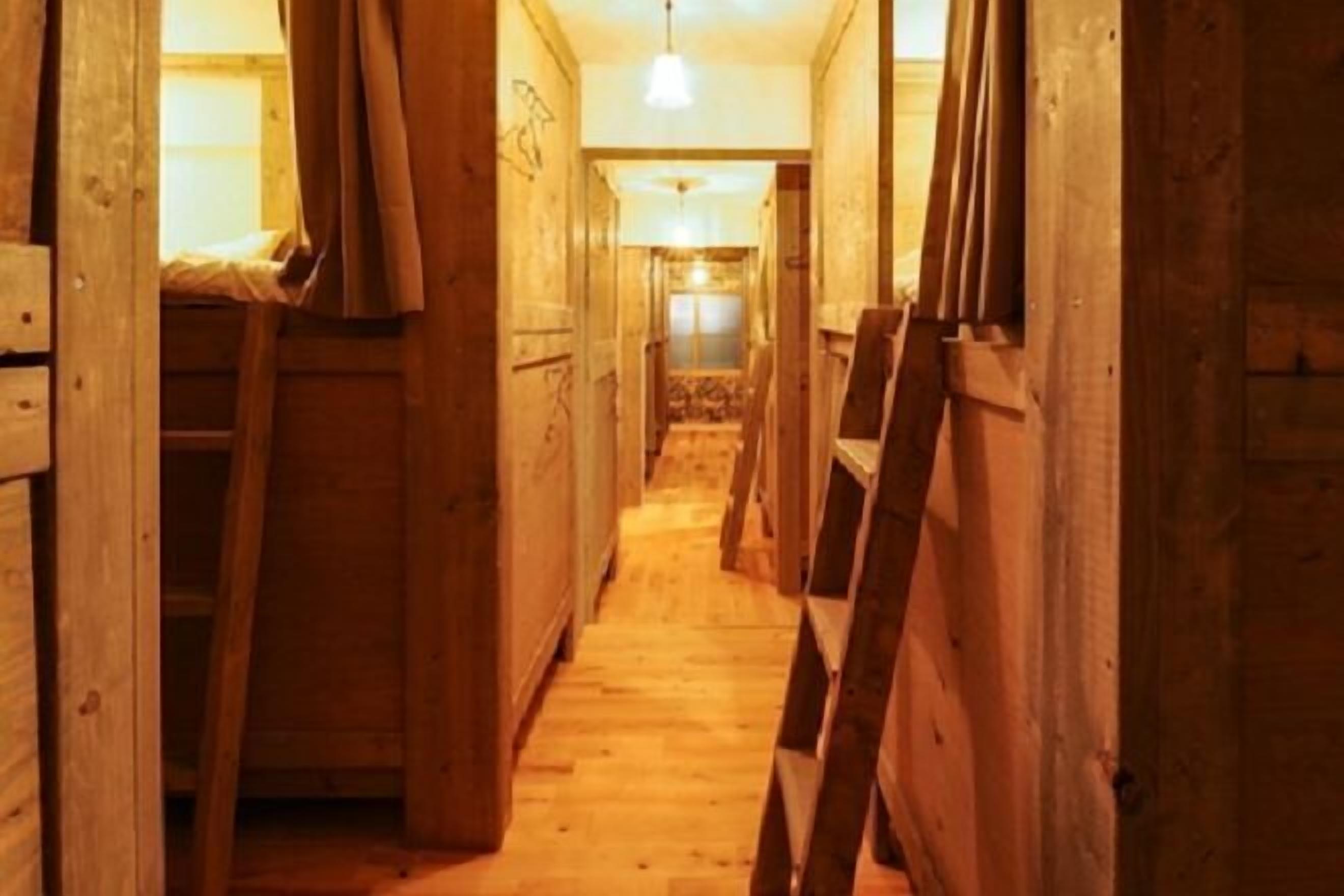 Skrivebord, skrivebord for bærbar PC og strykejern/-brett