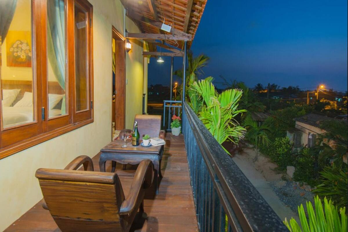 Sunrise Room | Bàn, màn/rèm cản sáng, phòng cách âm, bàn ủi/dụng cụ ủi quần áo 
