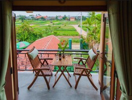 Sunrise Room | Desk, blackout drapes, soundproofing, iron/ironing board