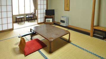 Tavanomainen huone, tupakointi sallittu (Japanese Style with 10 Tatami Mats) | Työpöytä, ilmainen Wi-Fi