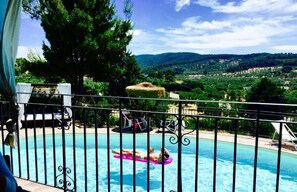 Piscina externa sazonal