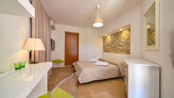 Premium bedding, in-room safe, desk, soundproofing